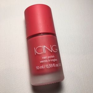 Icing nail polish. Color: Pink.